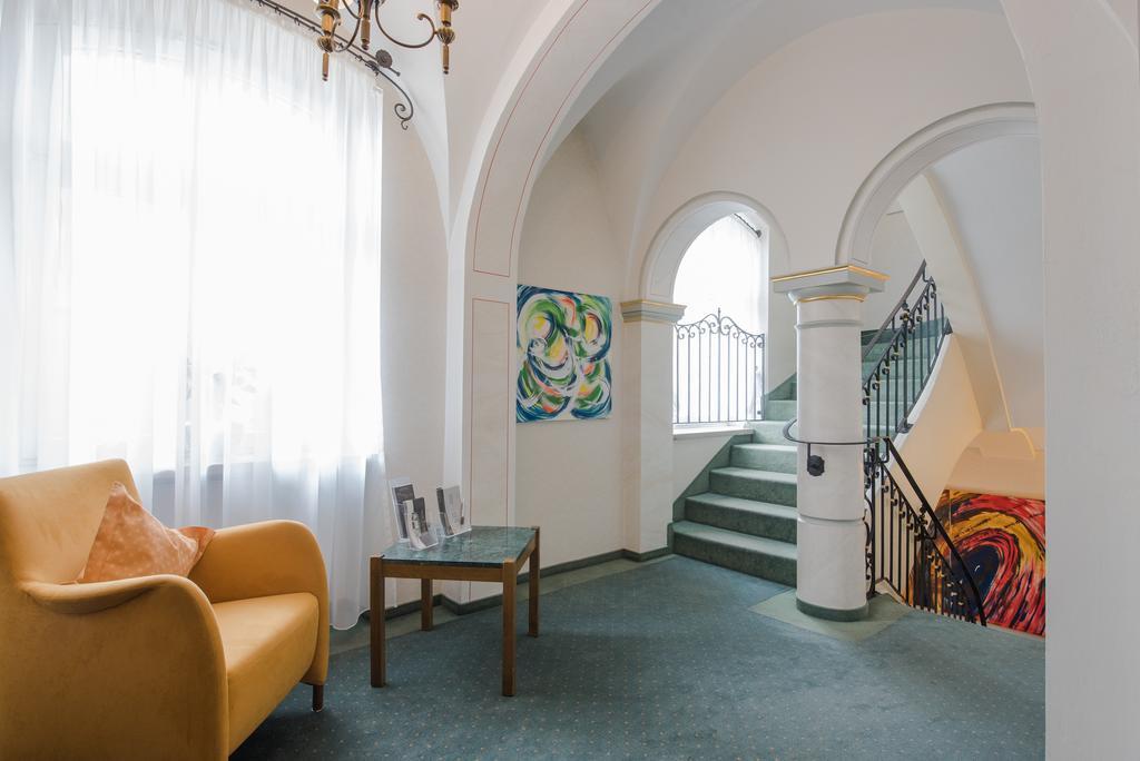 Hotel Am Schloss อิลเลอร์ทิสเซิน ภายนอก รูปภาพ