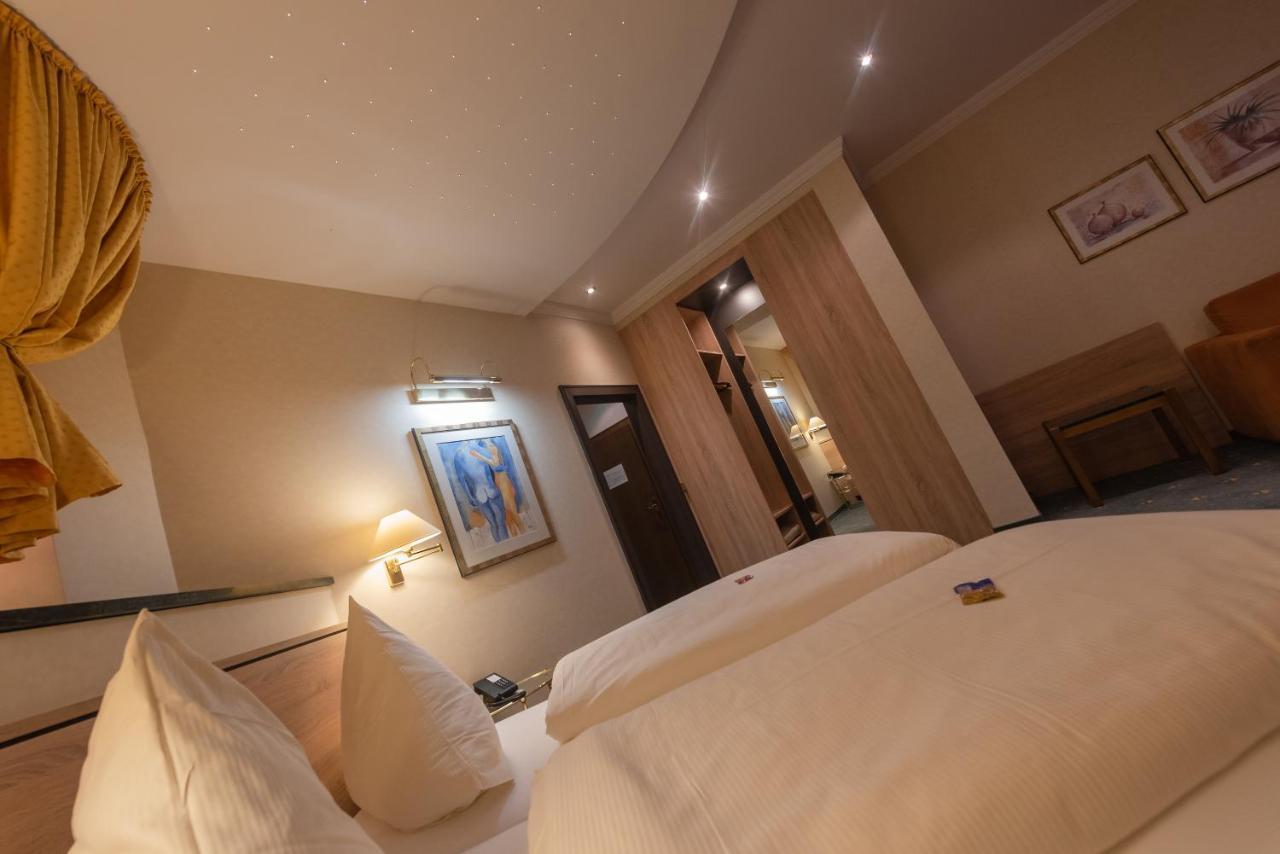 Hotel Am Schloss อิลเลอร์ทิสเซิน ภายนอก รูปภาพ