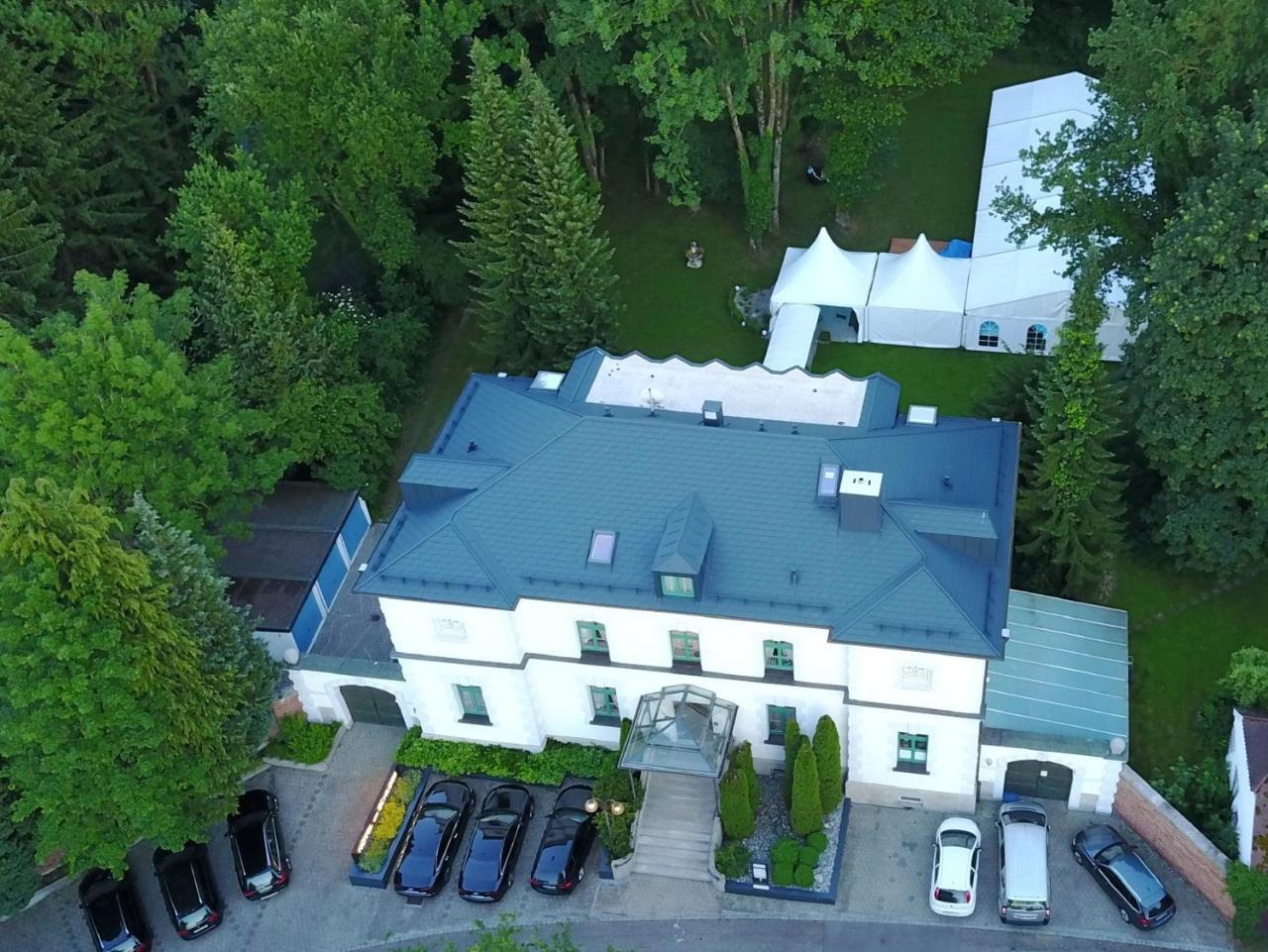 Hotel Am Schloss อิลเลอร์ทิสเซิน ภายนอก รูปภาพ